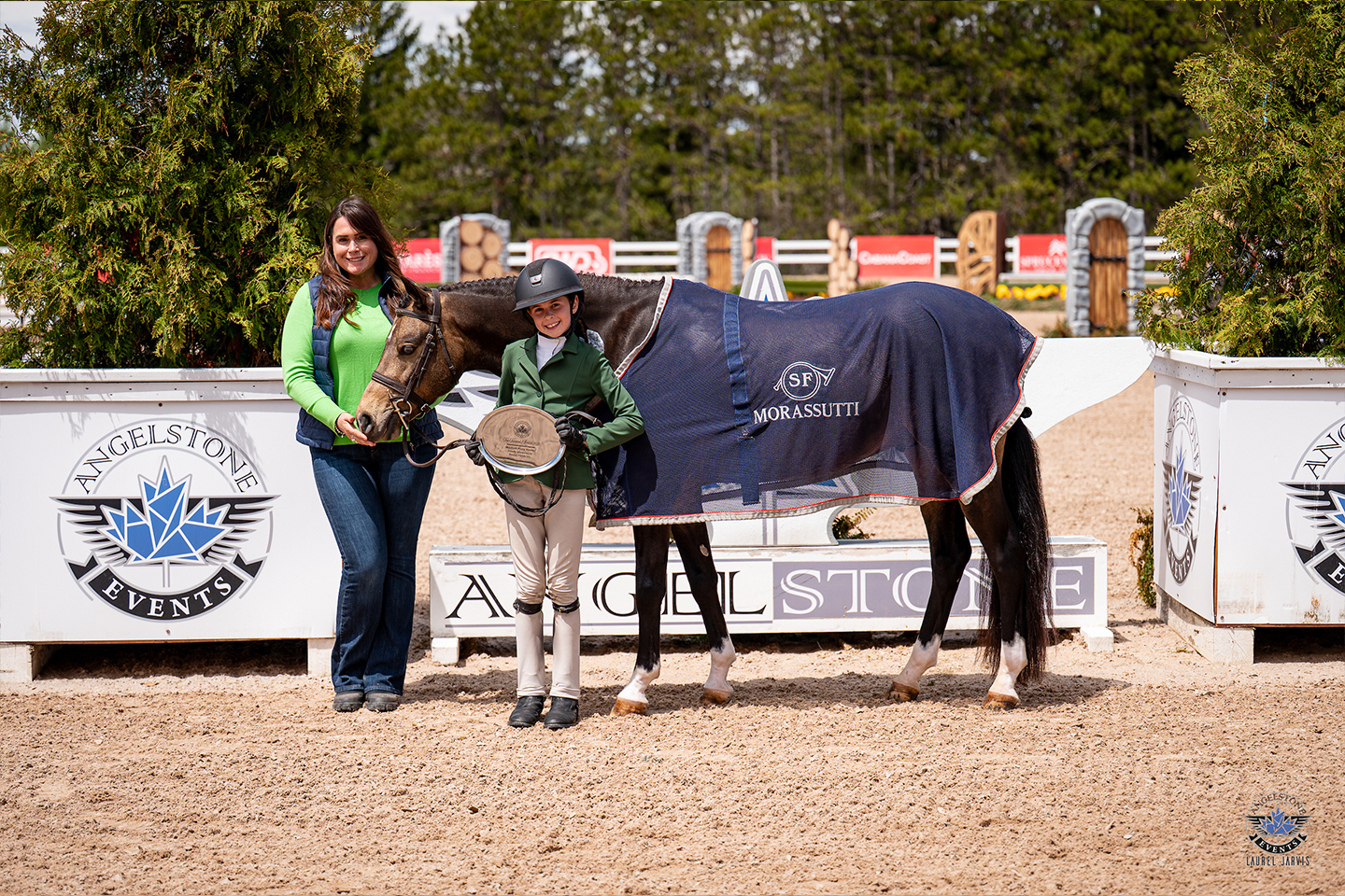 (Penelope Morassutti & Beaverwoods Minto; photo credit Laurel Jarvis Photo)
